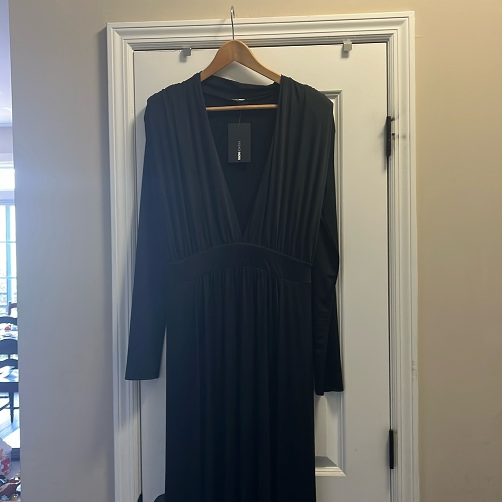 Black long sleeve, deep plunge Fashion Nova dress. Size XL